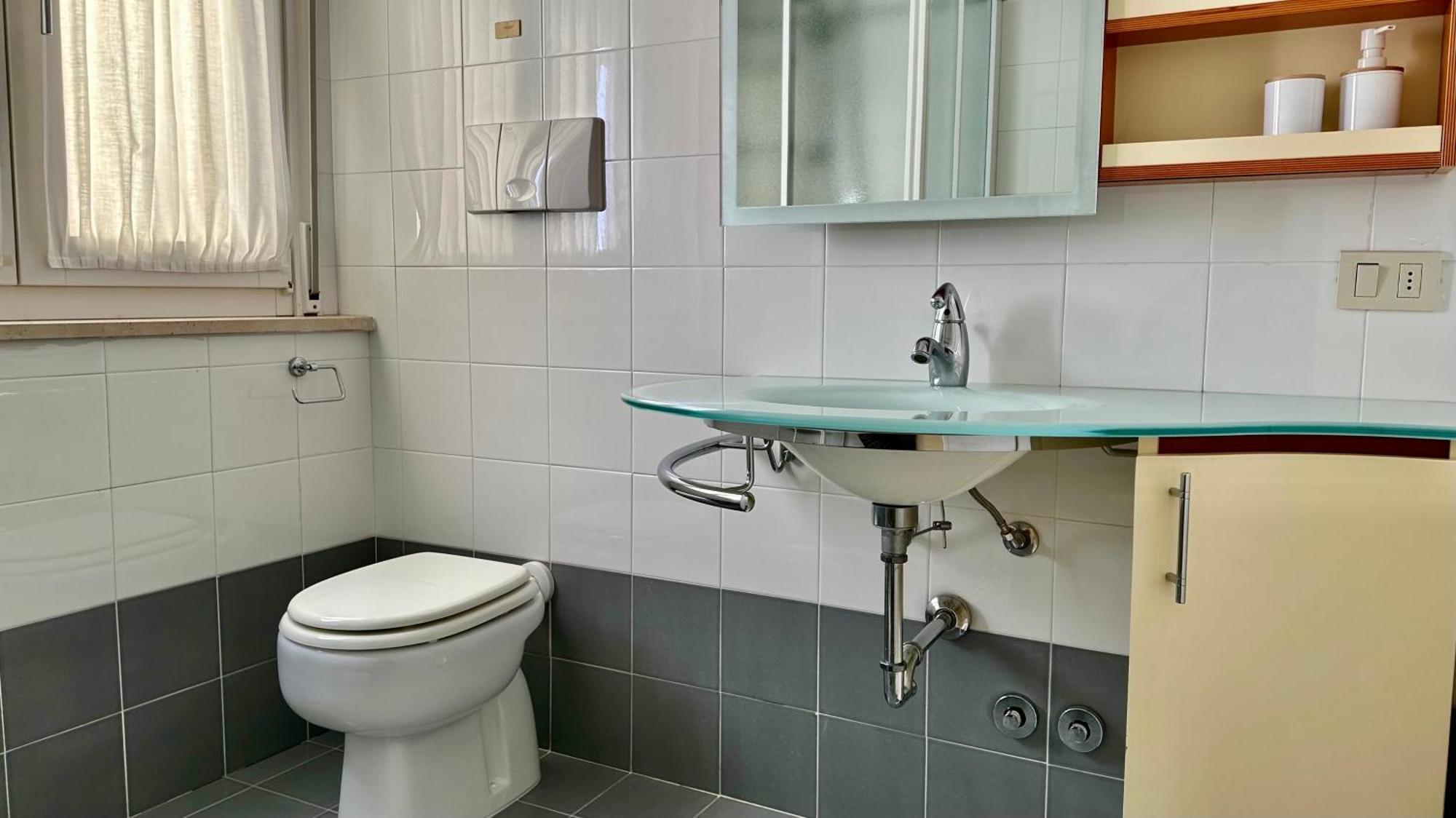 N276 - Numana, Bilocale Fronte Spiaggiola Con Piscina Numana
